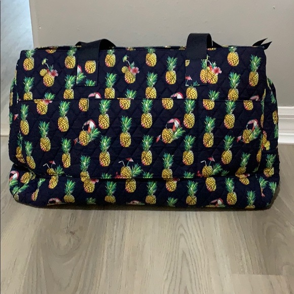 Vera Bradley pineapple weekender bag used once - Picture 2 of 7